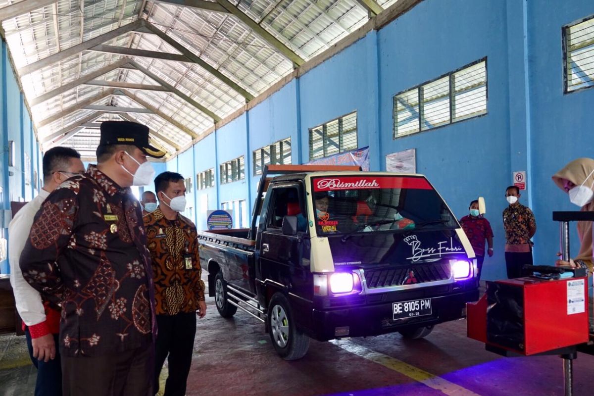 Tinjau pelayanan uji KIR, Bupati Musa Ahmad minta tidak ada pungli