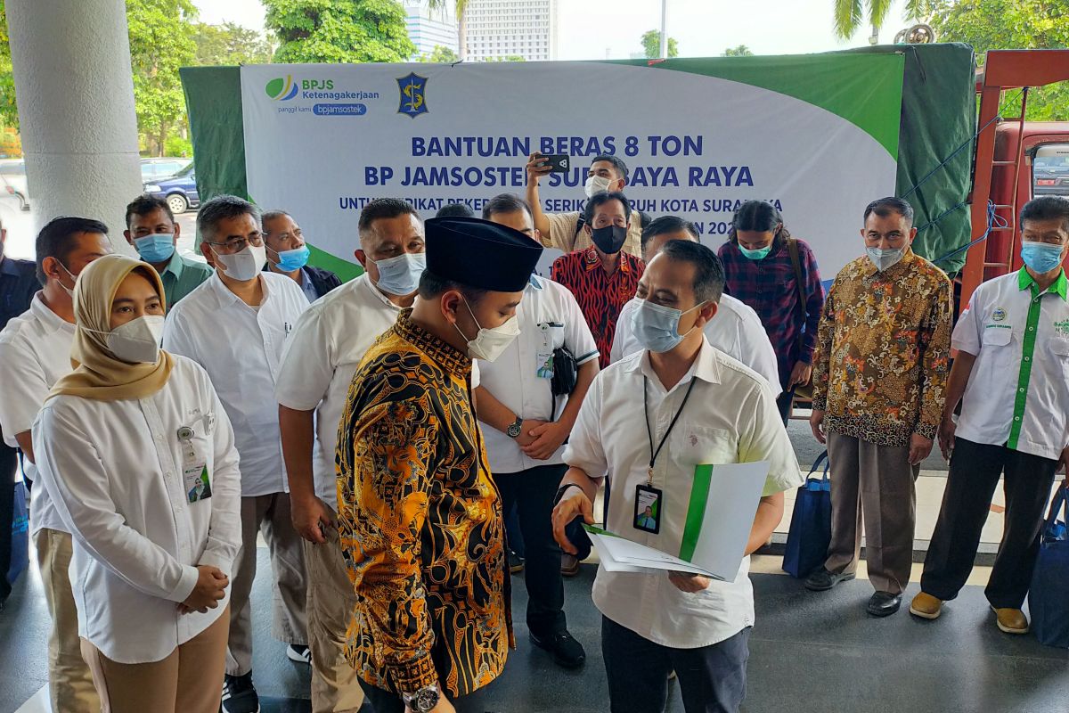 BPJAMSOSTEK salurkan 8,1 ton beras kepada buruh