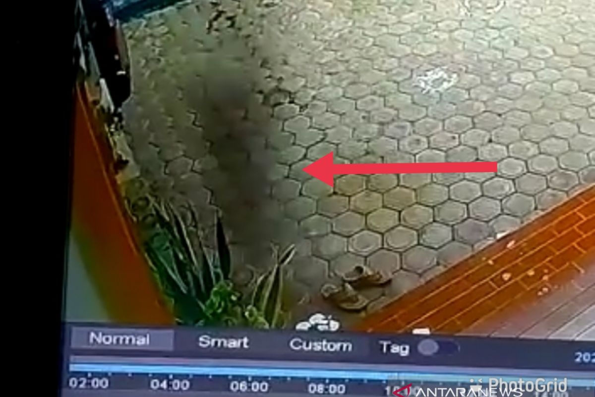 Terekam CCTV, sebuah rumah warga didatangani mahkluk halus diduga babi ngepet