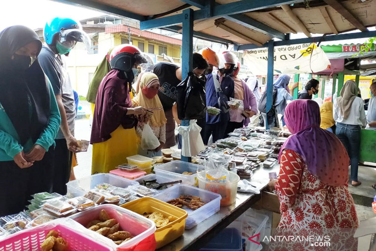 Di Nunukan, warga perbatasan RI-Malaysia "ngabuburit" berburu takjil