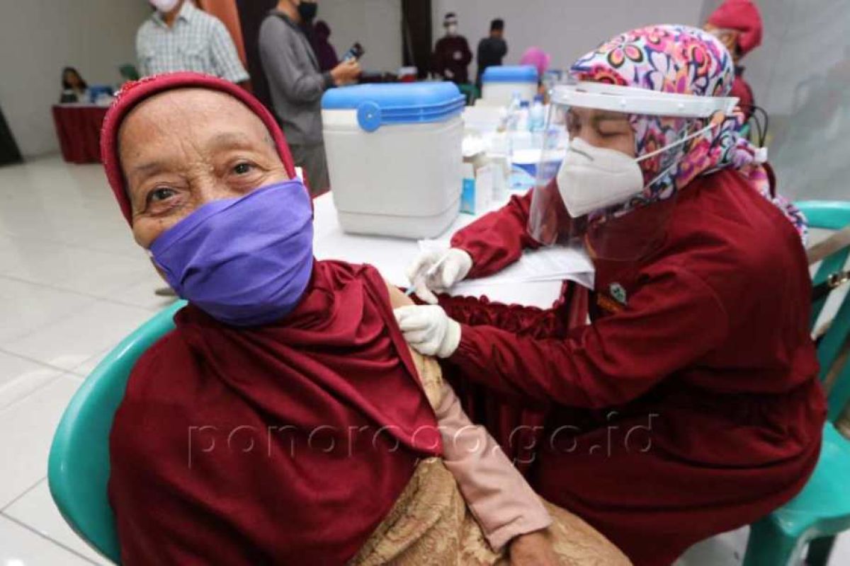 Dinkes Ponorogo lanjutkan vaksinasi di 17 puskesmas selama Ramadhan