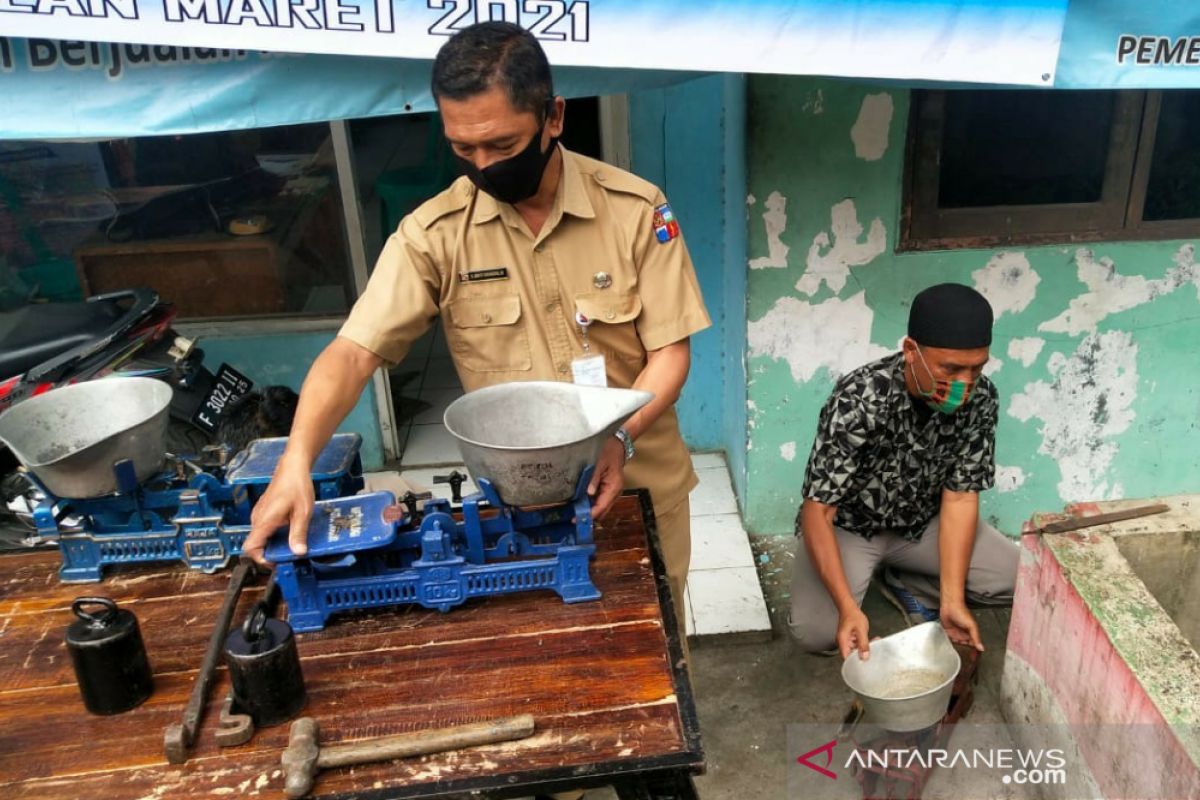 Perumda PPJ lakukan operasi tera timbangan di 12 pasar di Kota Bogor