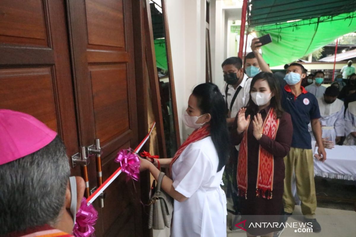 Bupati Landak resmikan Gedung Pastoran Paroki Santo Paulus Mandor