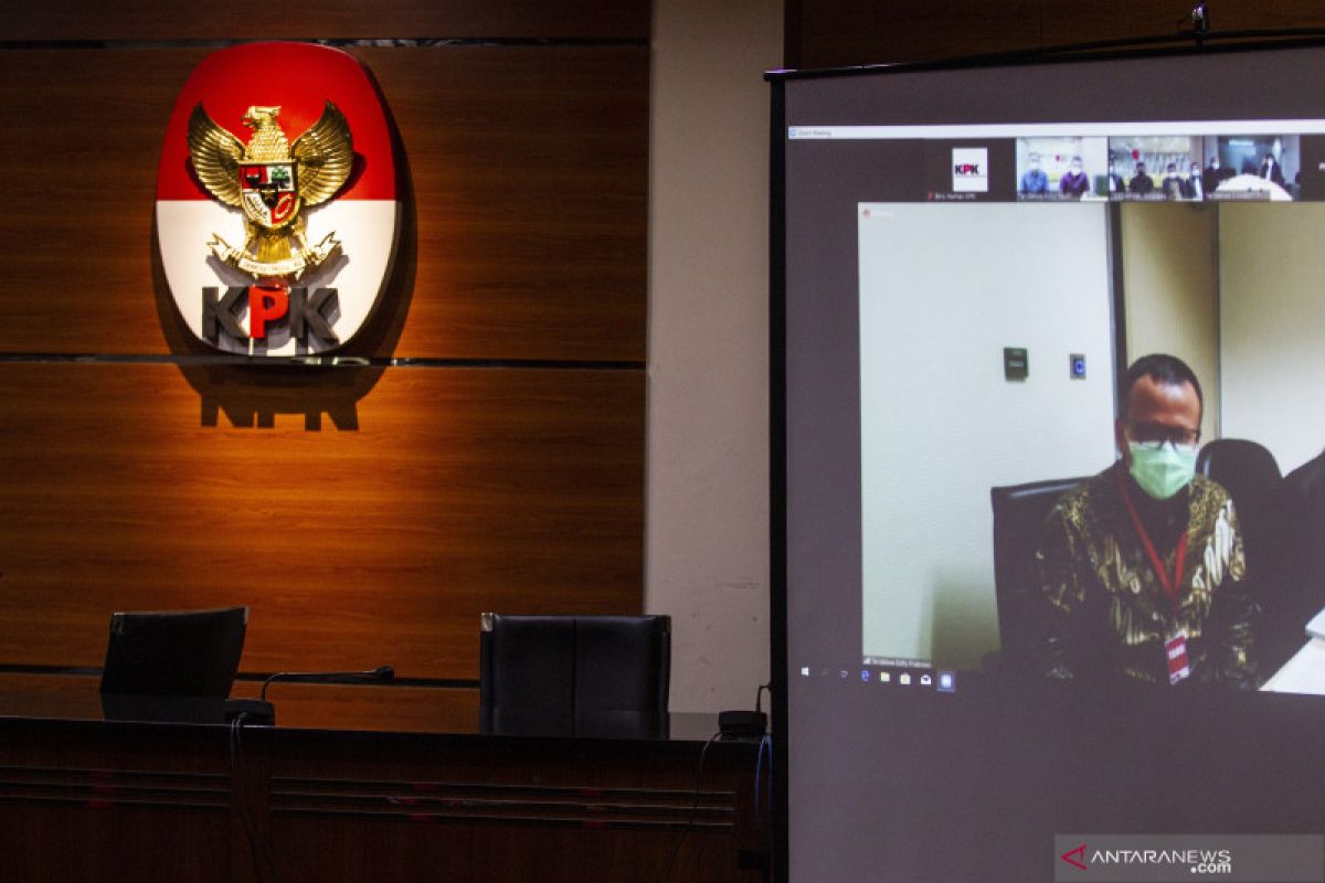 Mantan Menteri KKP Edhy Prabowo mengaku tidak bersalah usai didakwa terima Rp25,75 miliar
