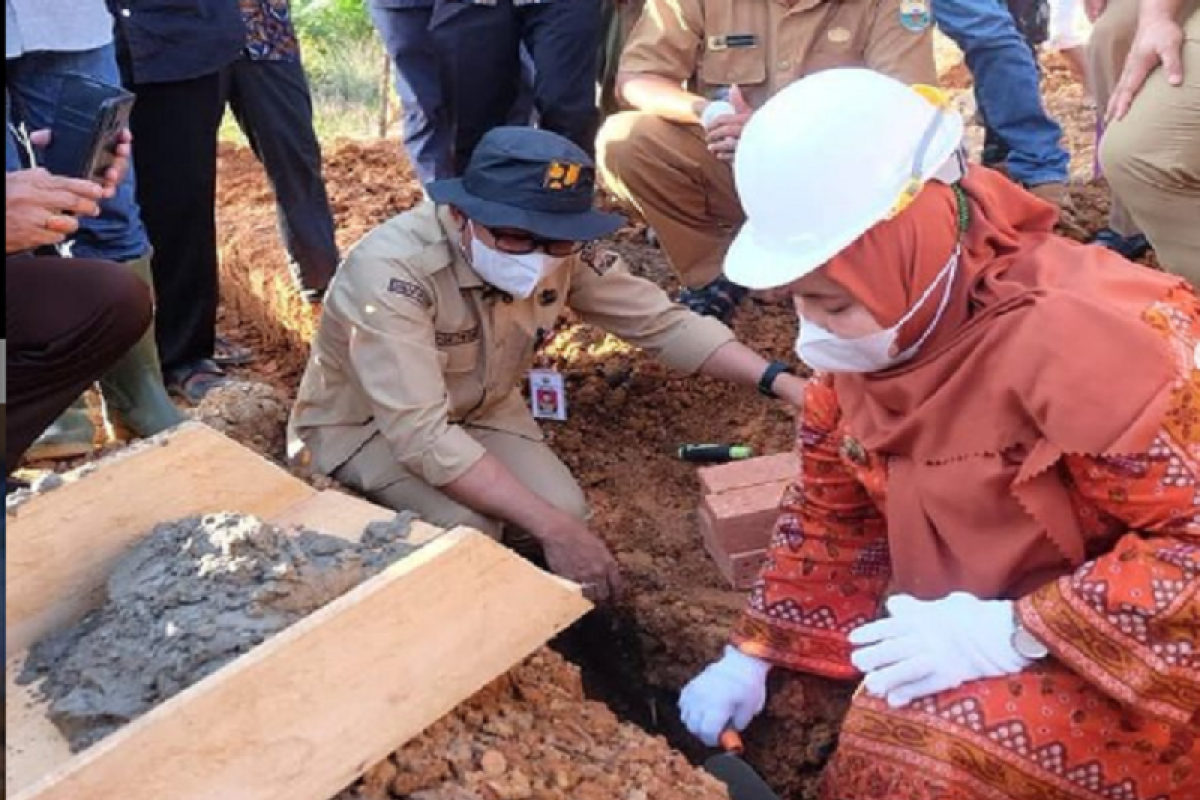 Bupati Muarojambi lakukan peletakan batu pertama gedung SMA