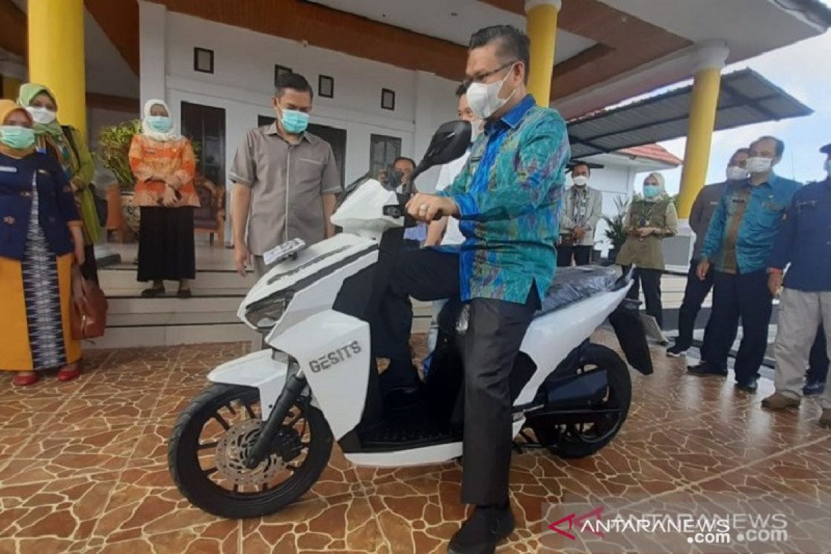 Mulai 2022, kendaraan dinas Pemkot Kendari gunakan mobil listrik