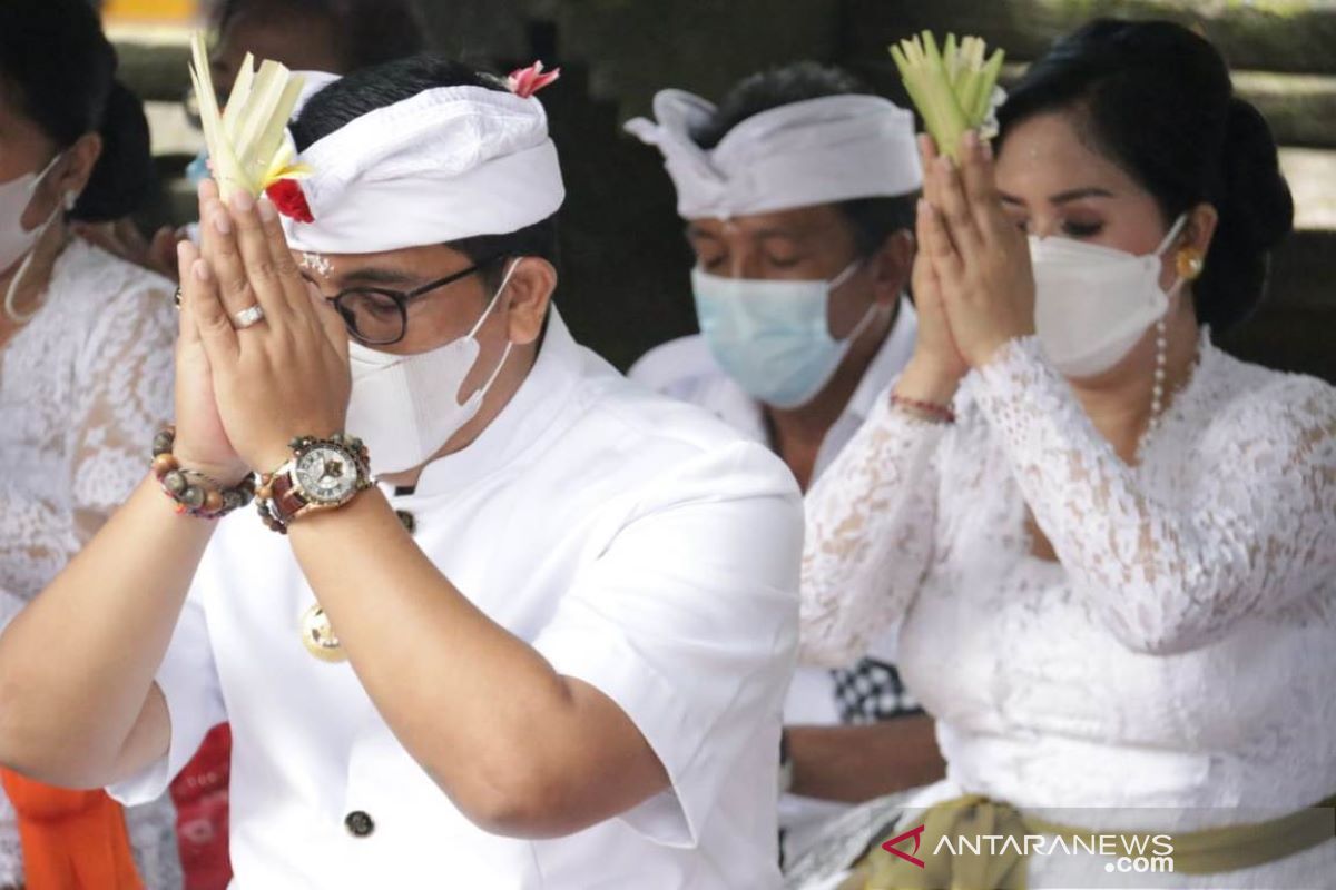 Bupati Tabanan laksanakan persembahyangan di Pura Luhur Batukau