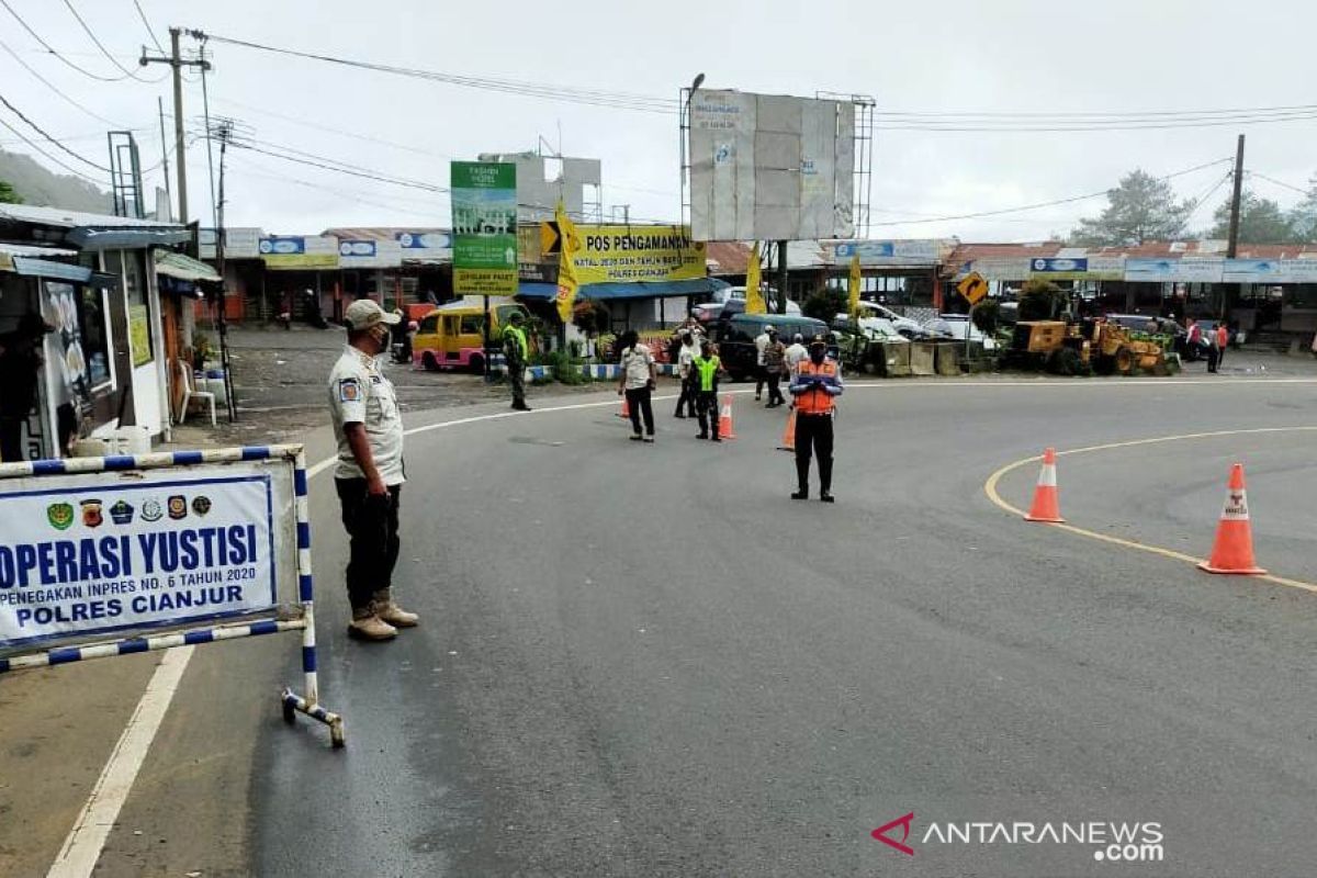 Pemkab bersama Polres Cianjur dirikan delapan posko penyekatan