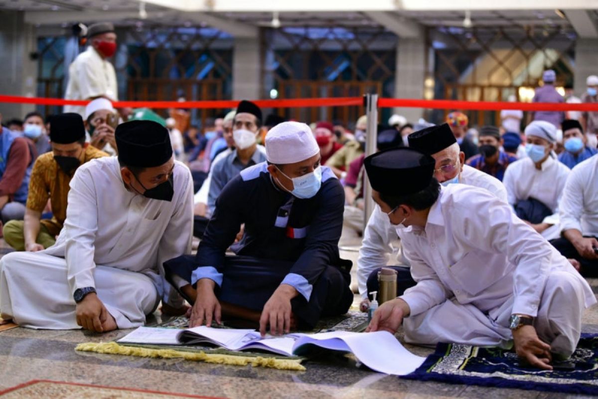 Plt Gubernur Sulsel ajak jemaah maksimalkan ibadah Ramadhan di masjid