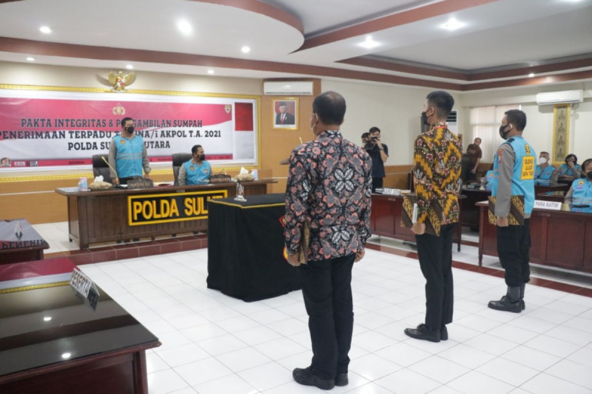 Panitia-peserta seleksi Akpol Polda Sulut tanda tangan pakta integritas