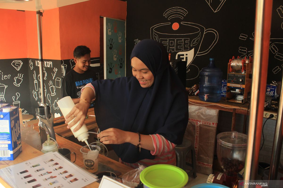 Cafe di Padang Makin Diminati Milenial