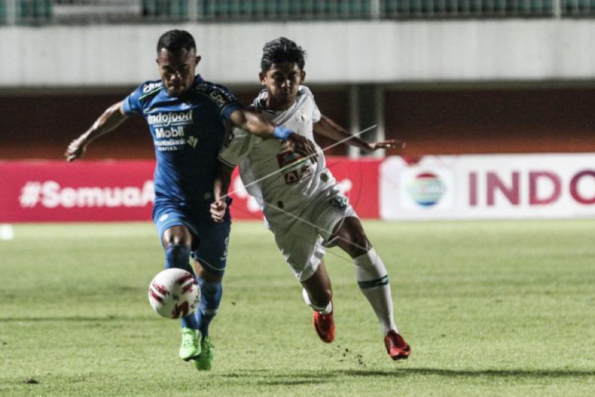 Persib Bandung menundukkan PSS Sleman 2-1
