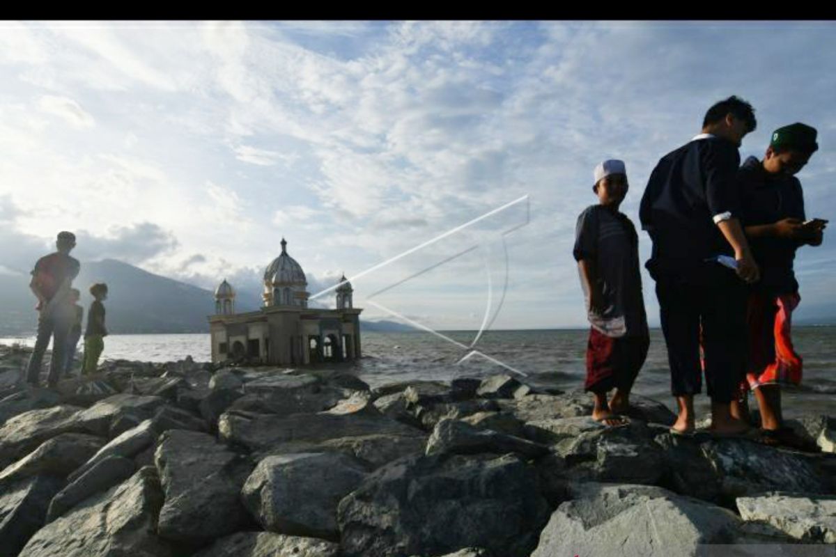 Kawasan bekas tsunami Kota Palu jadi destinasi favorit ngabuburit