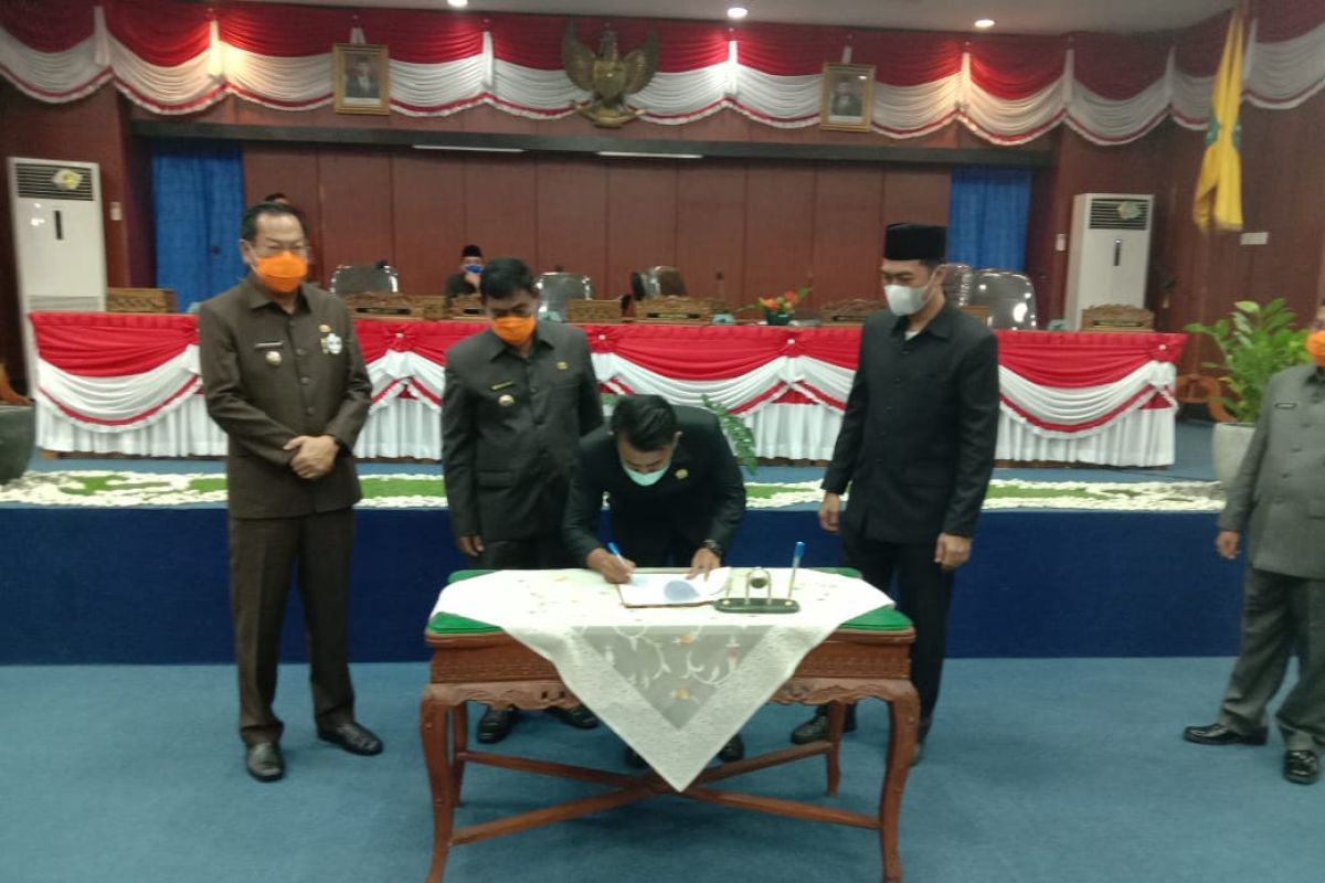 DPRD Belitung sahkan tiga raperda menjadi peraturan daerah