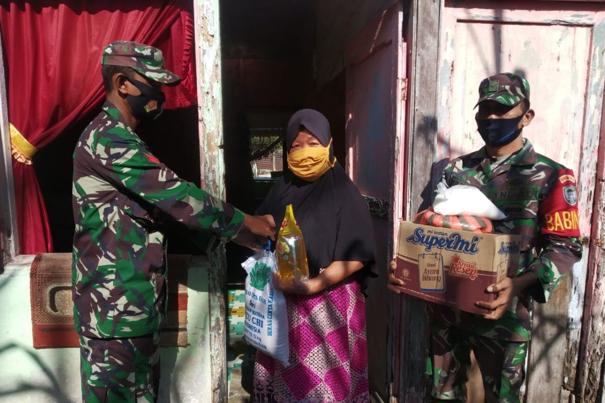 Kodim Aceh Jaya salurkan bantuan sembako bagi lansia di Aceh Jaya