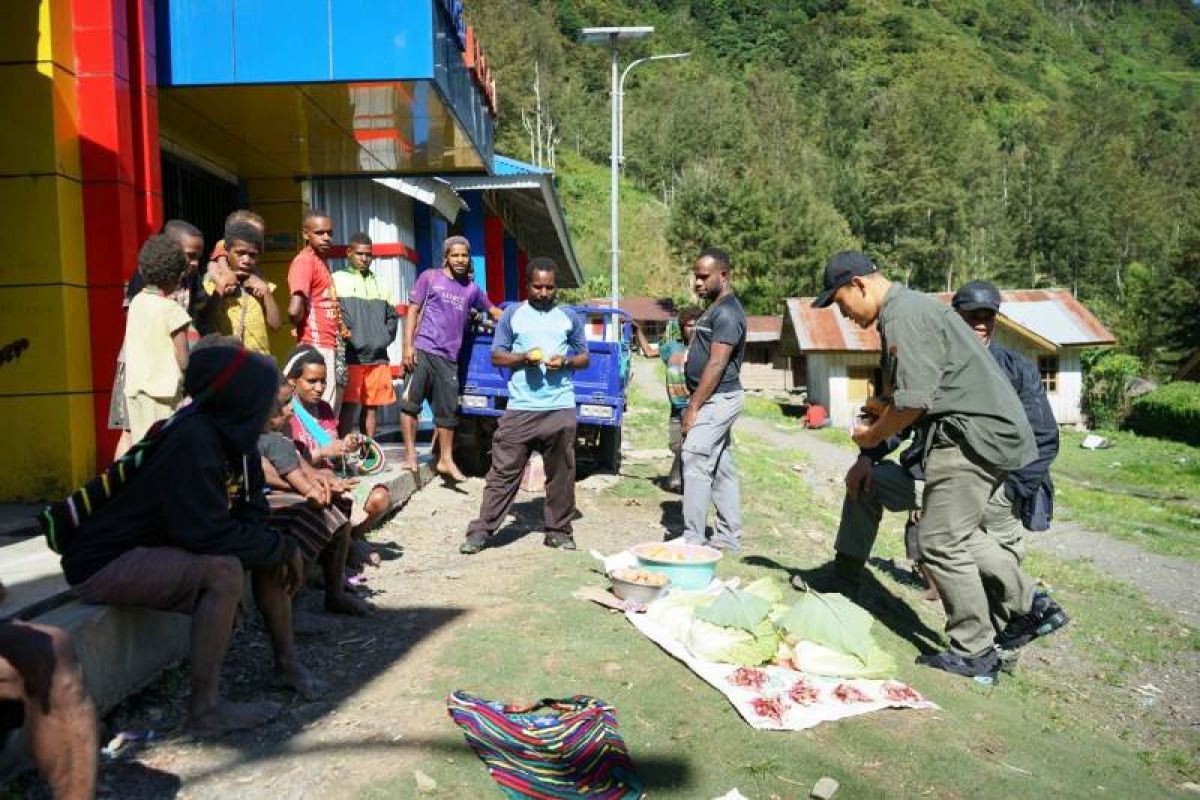 Aktivitas warga Beoga Puncak kembali normal pascapenembakan dua guru