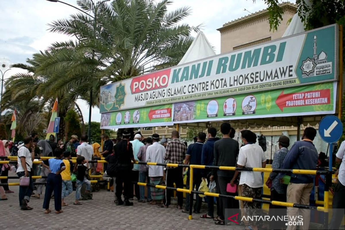 Masjid Islamic Center Lhokseumawe bagikan kanji rumbi gratis