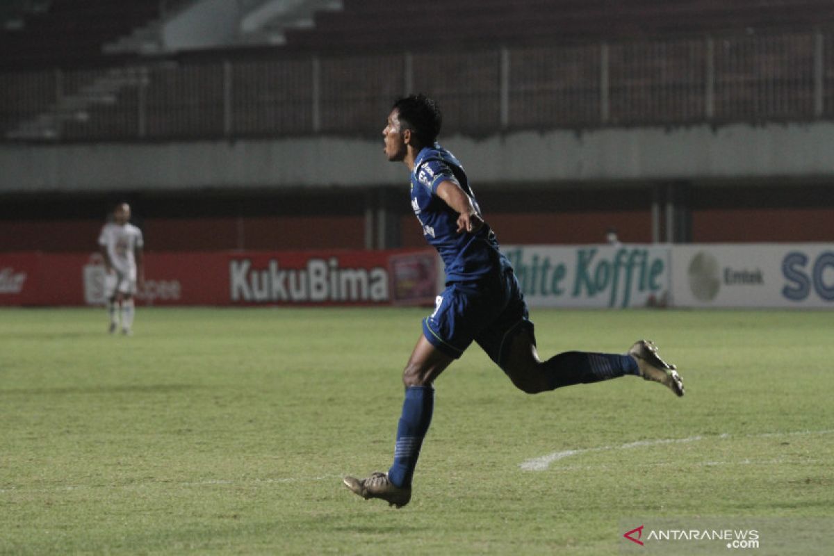 Penyerang Persib Bandung Frets Butuan fokus tatap Liga 1