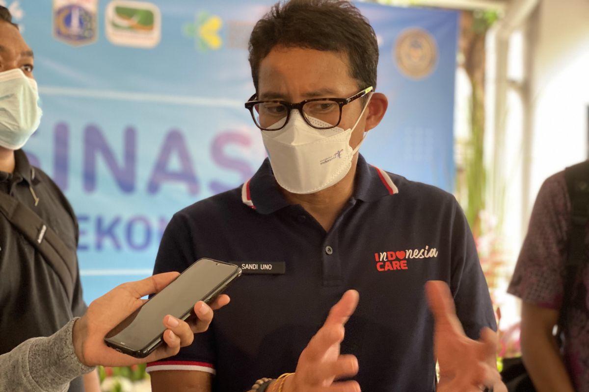 Menparekraf "kick off" program vaksinasi pelaku ekraf di Jakarta