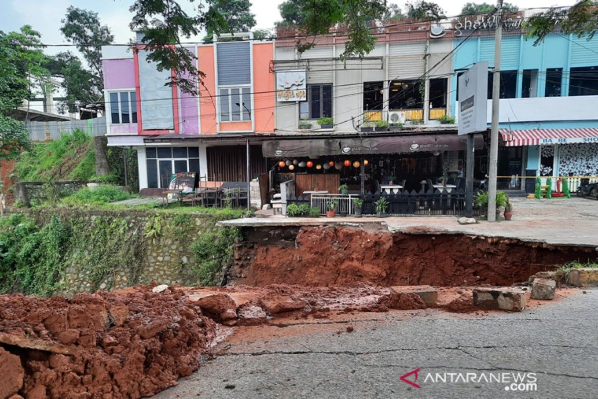 Depok alokasikan anggaran Rp7 miliar untuk perbaiki jalan ambles di GDC