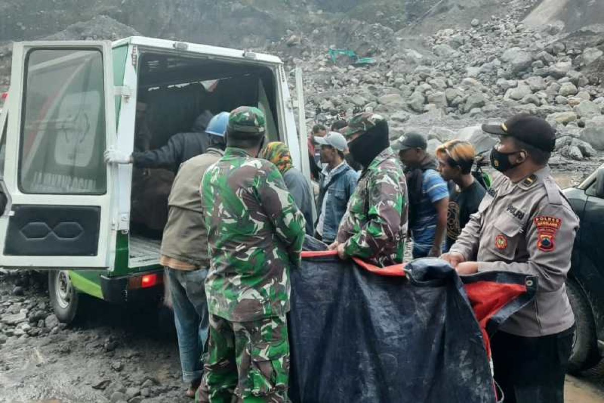 Penambangan Sungai Bebeng longsor, tiga tewas