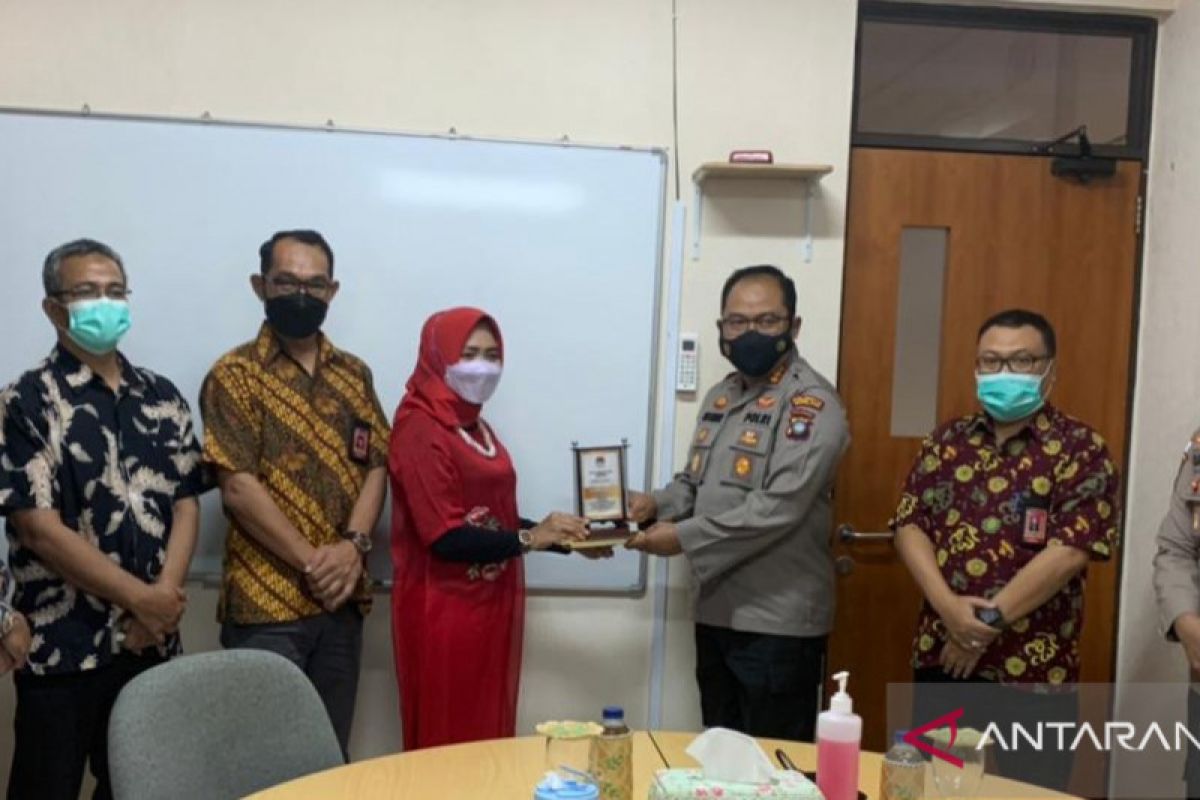 KPU Batam beri penghargaan kepada Kapolresta Barelang
