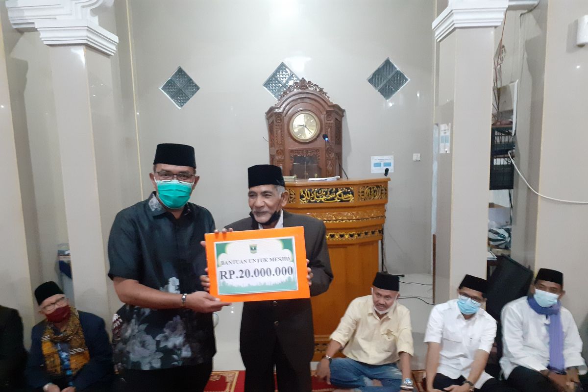 Ketua DPRD Sumbar salurkan bantuan untuk 13 masjid di Payakumbuh dan Kabupaten 50 Kota