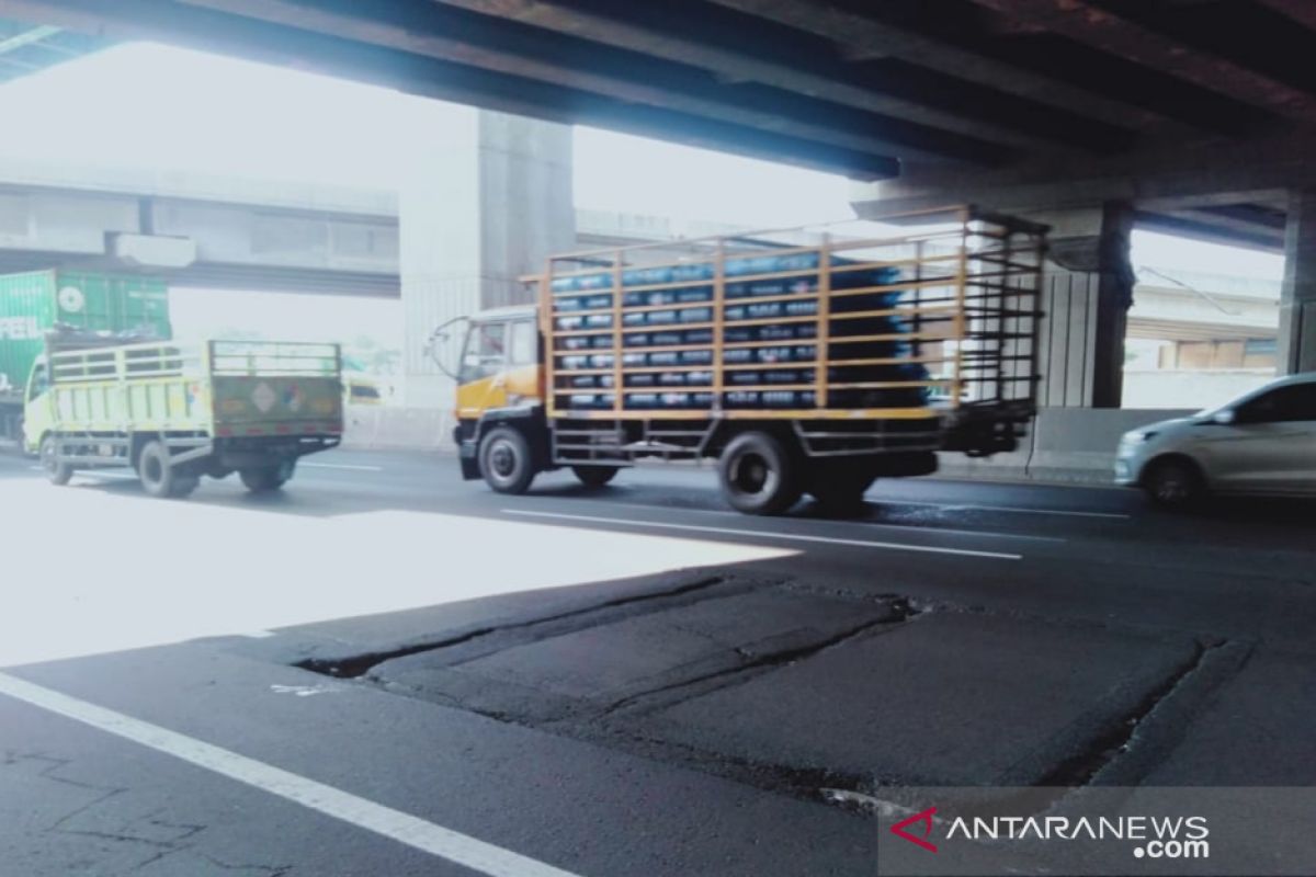 Jasa Marga perbaiki tiga titik Jalan Tol Jakarta-Cikampek