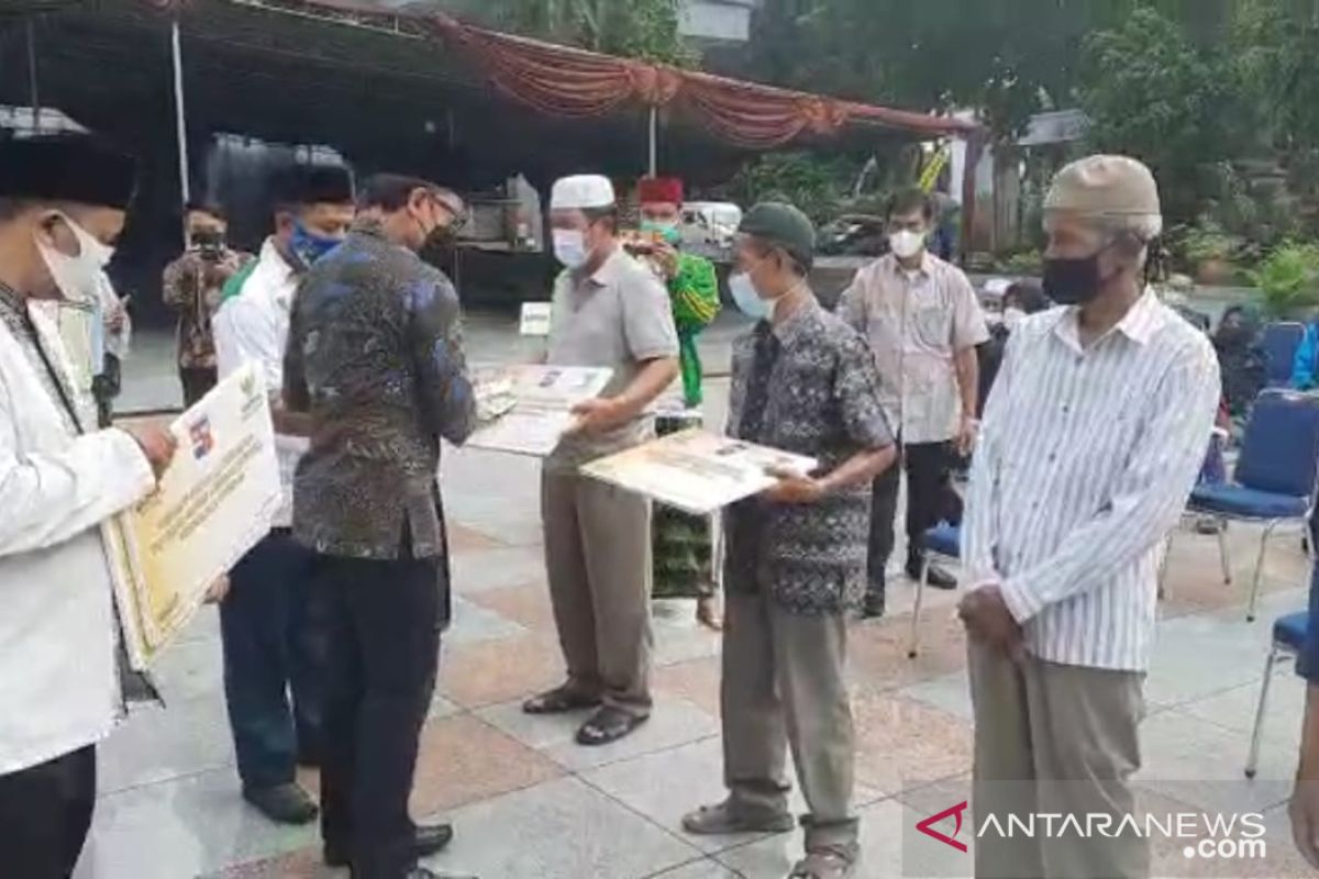 Wali Kota Bogor serahkan bantuan JPS kepada buruh harian lepas