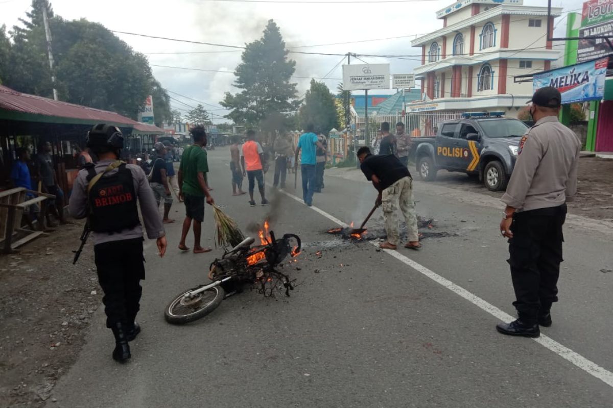 Polisi ciduk dua terduga pelaku dalam bentrok warga