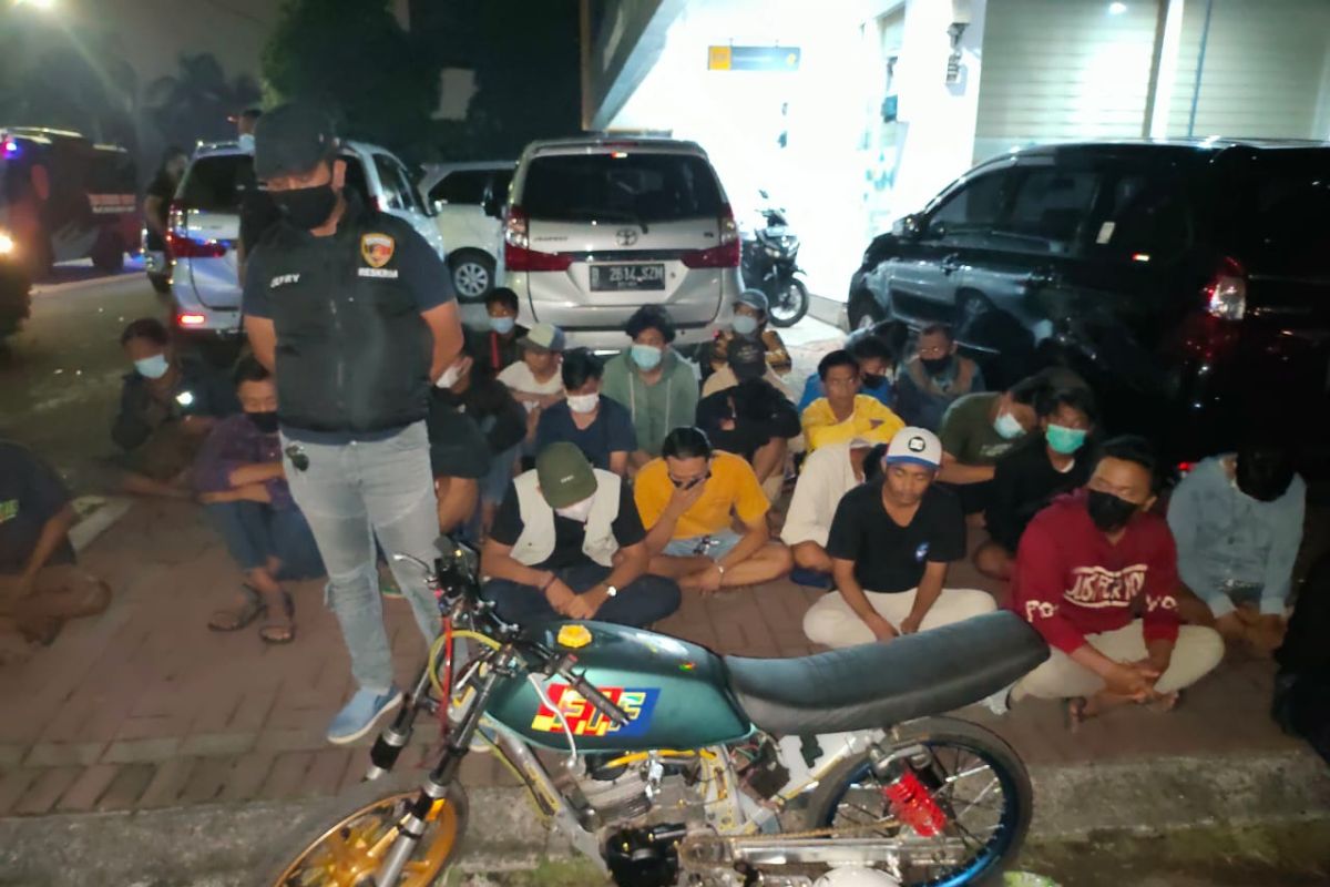 Polres Jakarta Barat ciduk 40 remaja pelaku pembalap liar di Kembangan