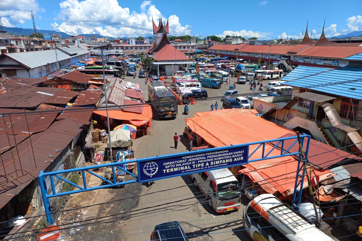 Demi ini , petugas Terminal Simpang Aur Bukittinggi tingkatkan inspeksi keselamatan kendaraan