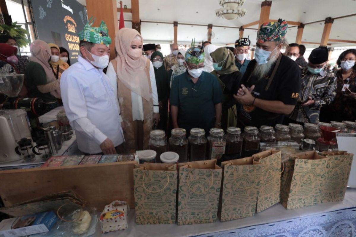 Menteri PPN tekankan peran koperasi dukung petani kopi