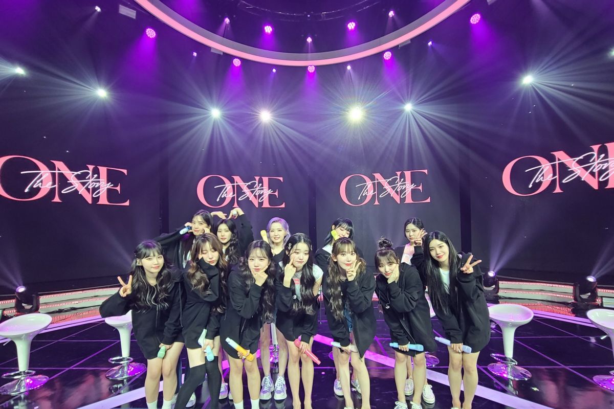 Kontrak segera berakhir, IZ*ONE siapkan lagu emosional