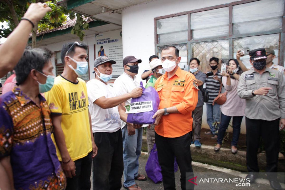 BPBD salurkan sembako untuk ratusan korban puting beliung di OKU