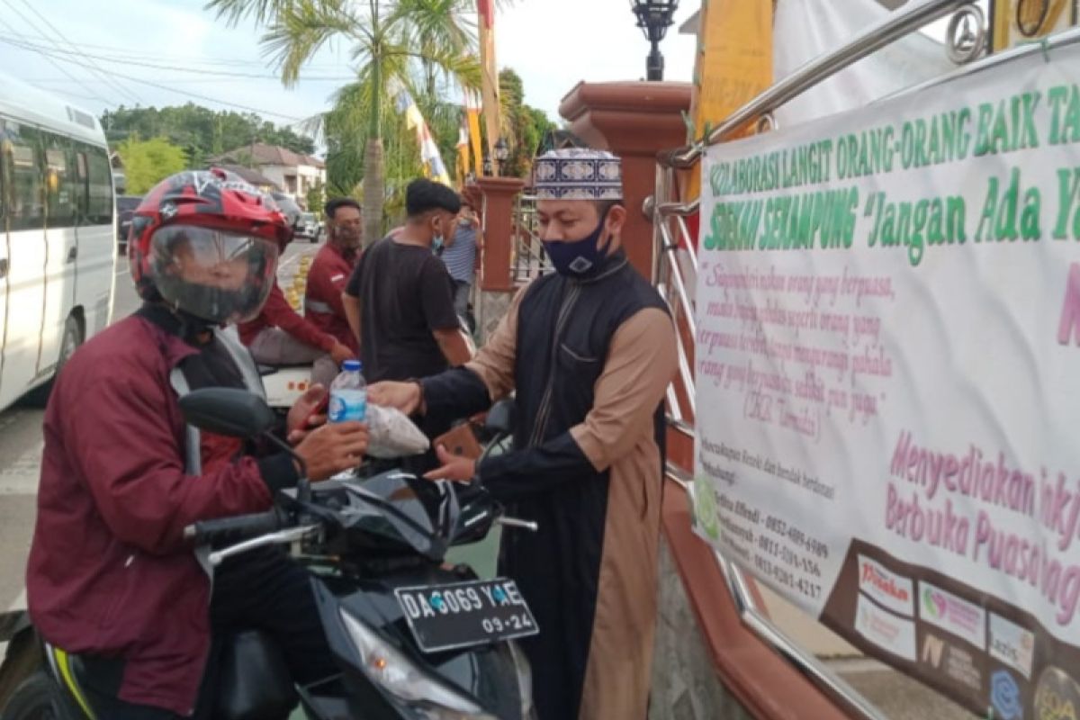 Ustadz Fahmi ajak rumah makan di Tabalong Berbagi