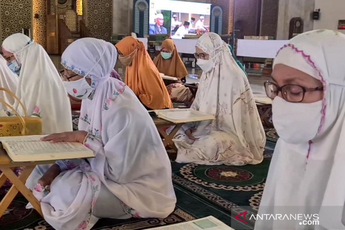 Yuk, Ngabuburit Ramadan di Masjid Al Akbar Surabaya