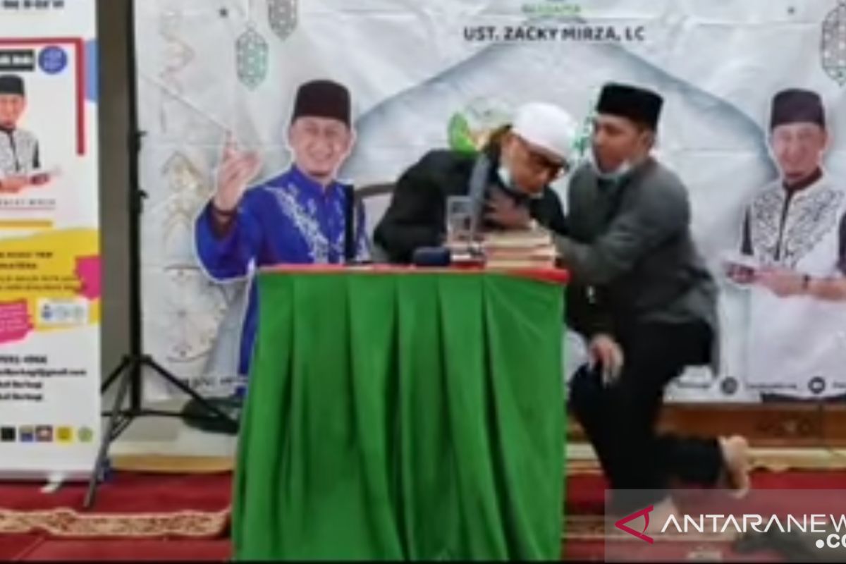 Ustaz Zacky Mirza pingsan saat ceramah di Lubuk Dalam Siak, ini penjelasan puskesmas