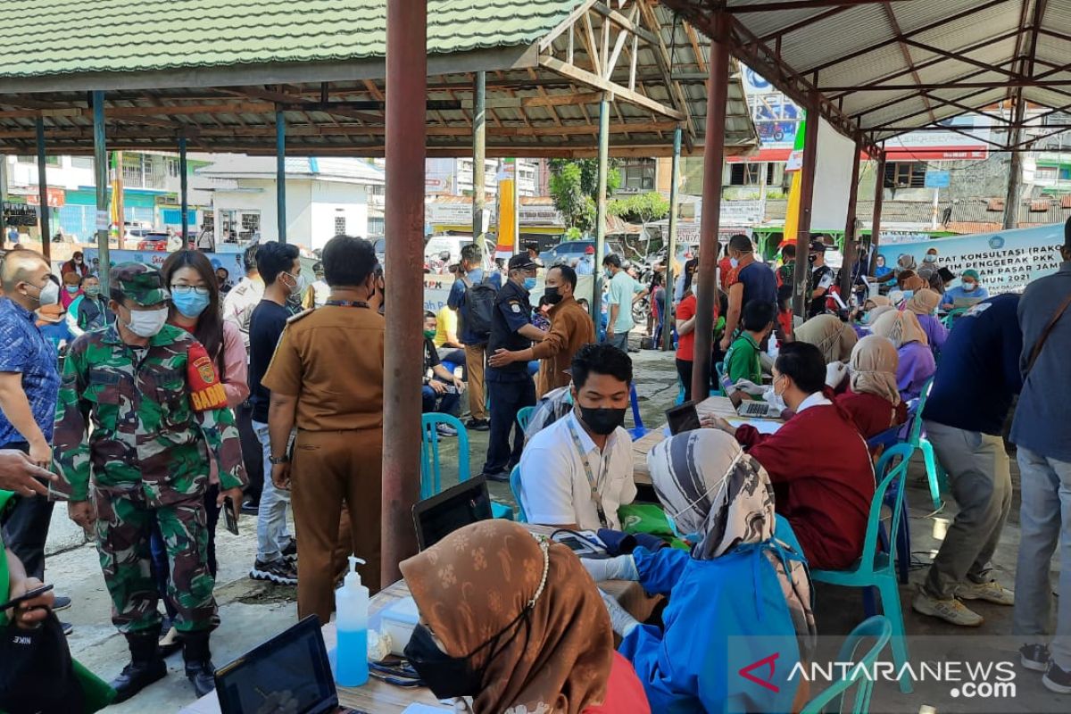 Pemkot Jambi menggelar vaksinasi pekerja sektor transportasi