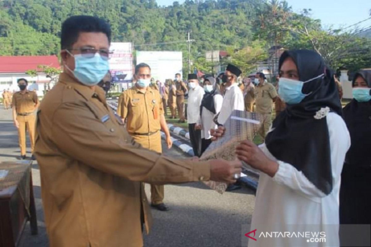 Bupati Pessel minta perangkat daerah pantau kinerja PPPK yang baru dapat SK