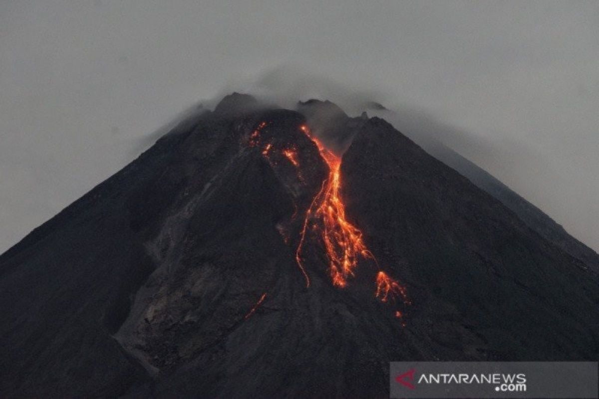 Gunung Merapi kembali luncurkan 16 kali guguran lava pijar