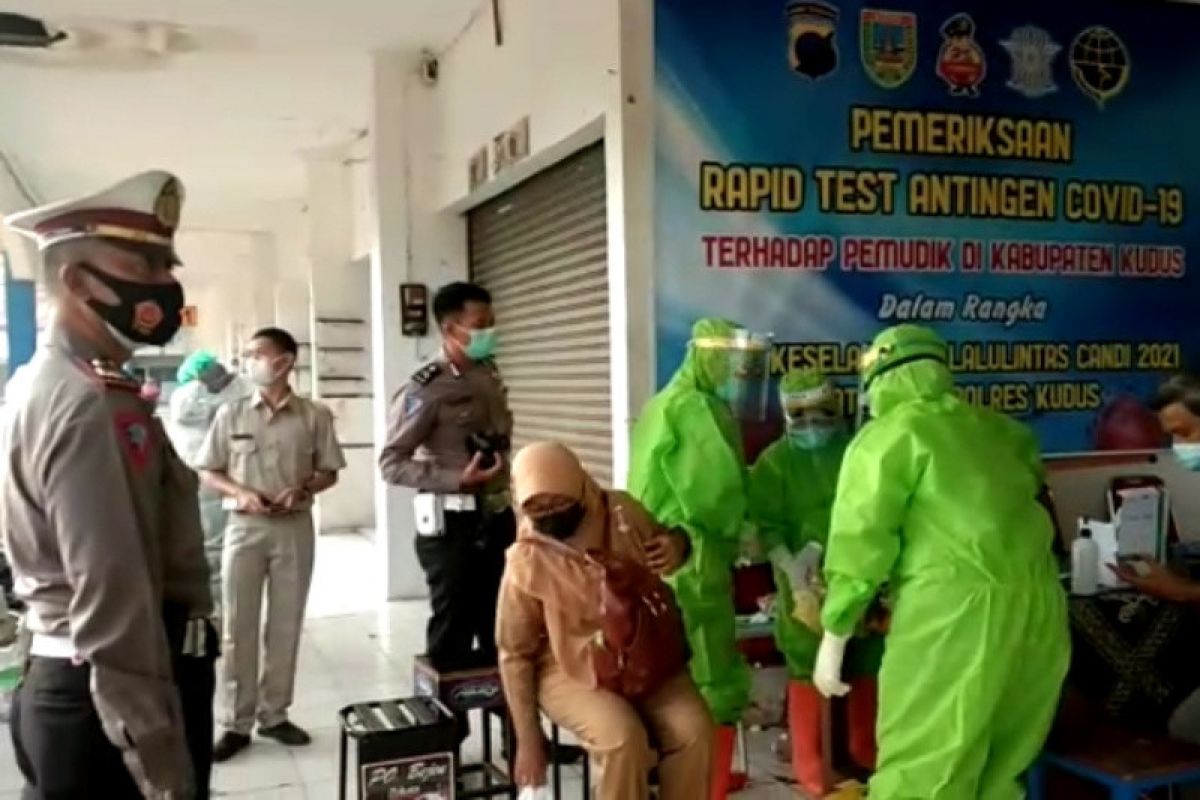 Penumpang masuk Terminal Induk Jati Kudus wajib tes cepat antigen