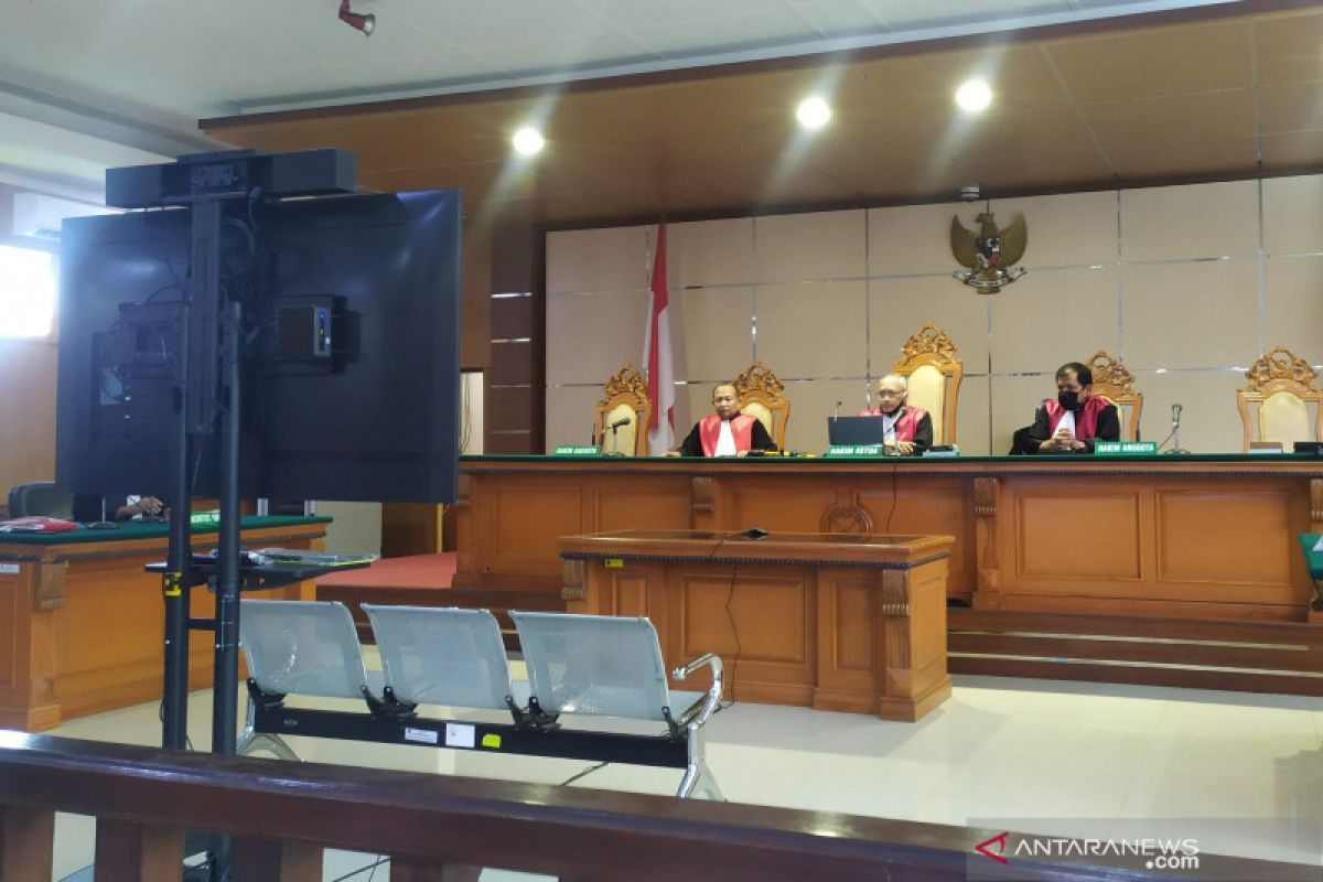 Hakim PN Bandung tunda sidang Bahar Smith karena korban tak hadir