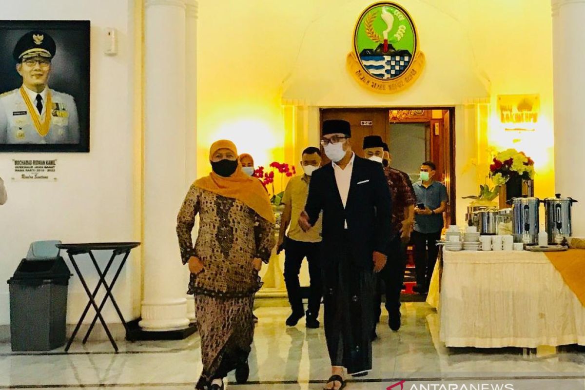 Kang Emil sebut pertemuan dengan Khofifah bukan terkait politik