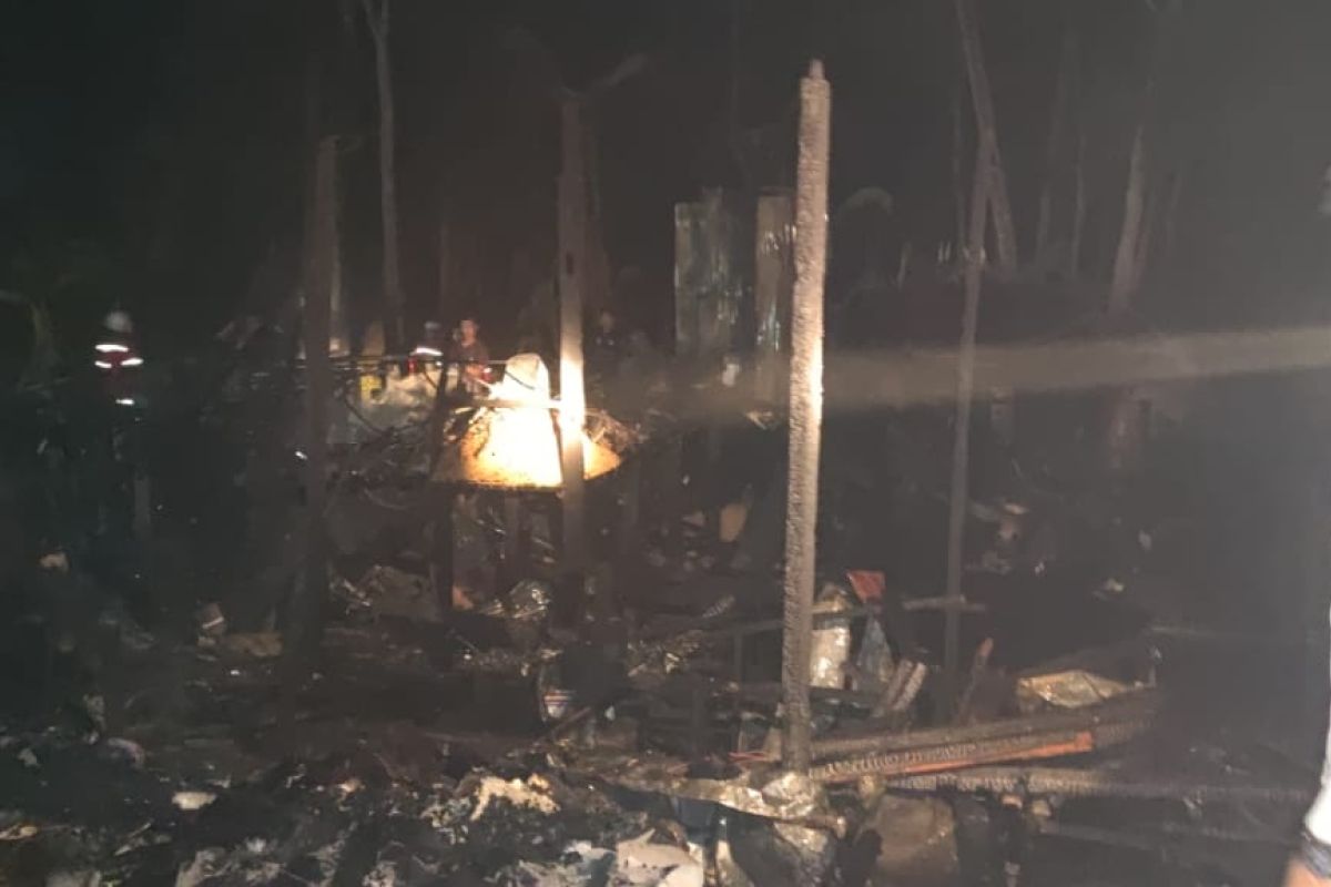 Empat rumah di Desa Ampukung ludes terbakar