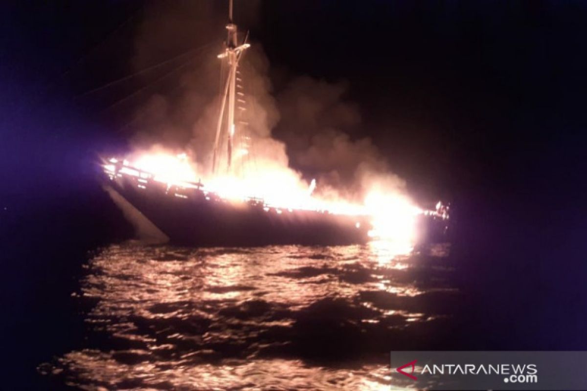 Kapal wisata terbakar di Selat Buton, seorang ABK-nya WN AS