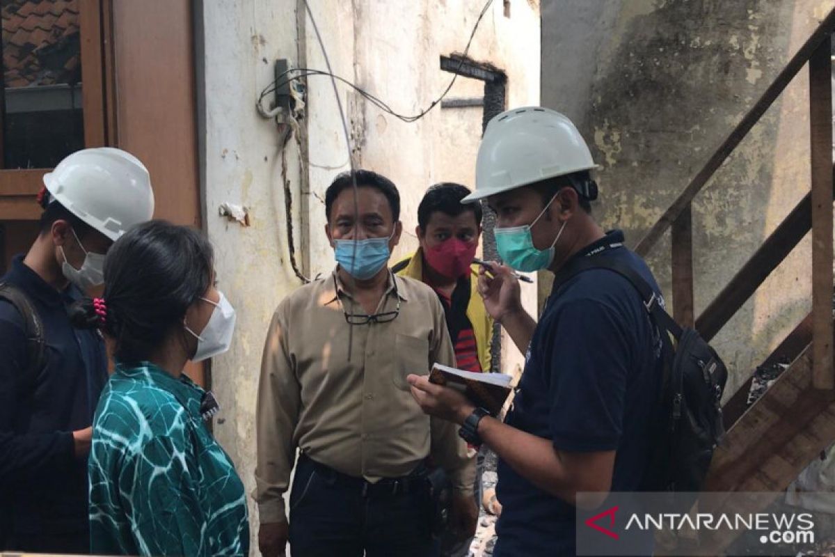 Polisi olah TKP kebakaran di Taman Sari