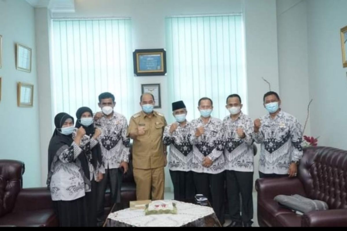 Vaksinasi COVID-19 guru syarat memulai pembelajaran tatap muka