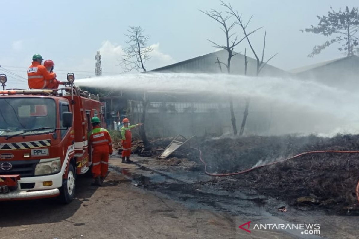 Kebakaran di Gunungputri Bogor masih ditangani petugas meski sudah lebih dari 24 jam