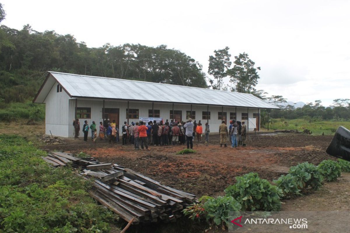 Bupati Jayawijaya minta Kepala Distrik Yalengga rekrut tenaga guru